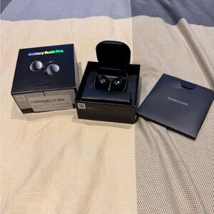 black samsung galaxy buds pro